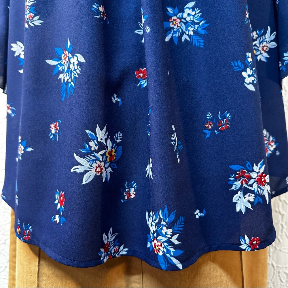 Liz Claiborne- Women’s Navy Floral Blouse (2X) - Picture 4 of 9